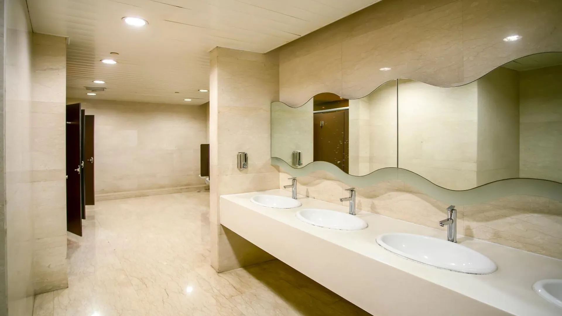 Hotel Rosewood Near Delhi Airport