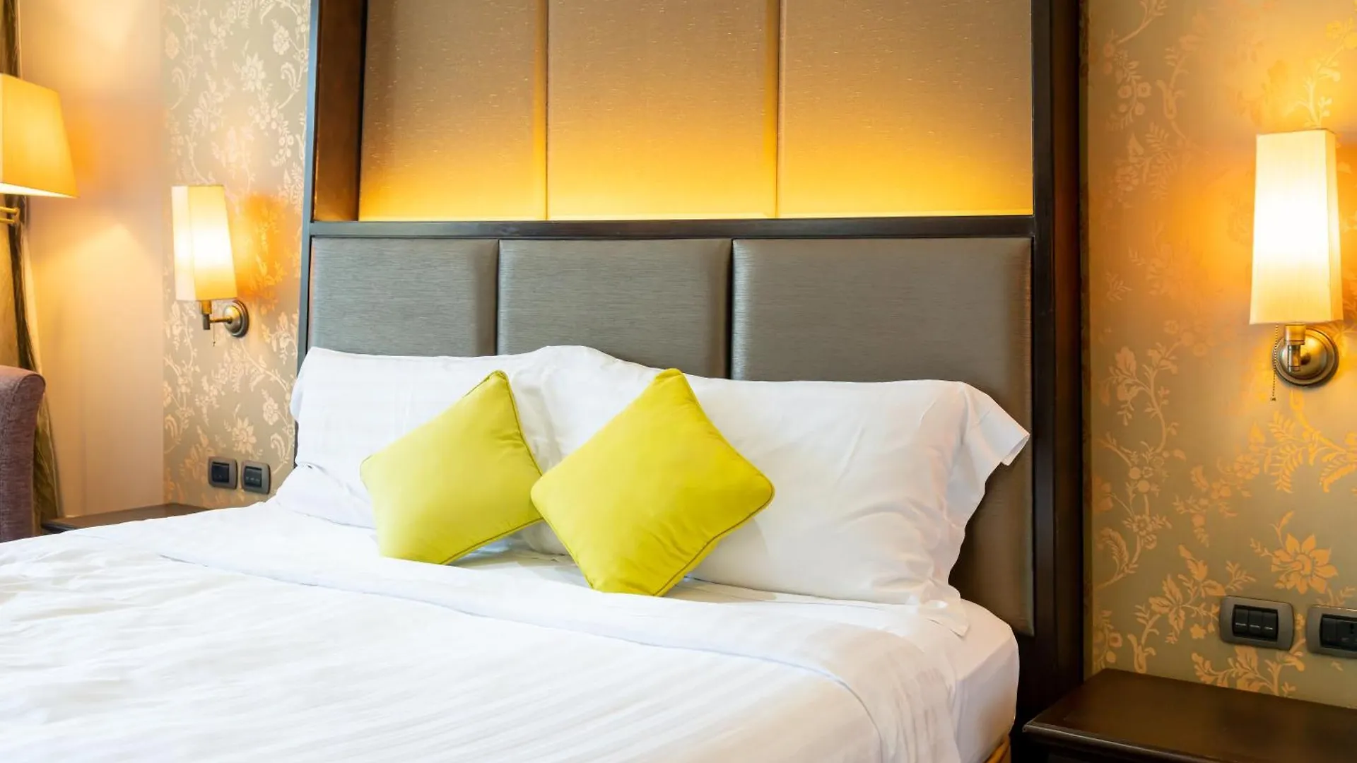 Hotel Rosewood Near Delhi Airport 4*, New Delhi India