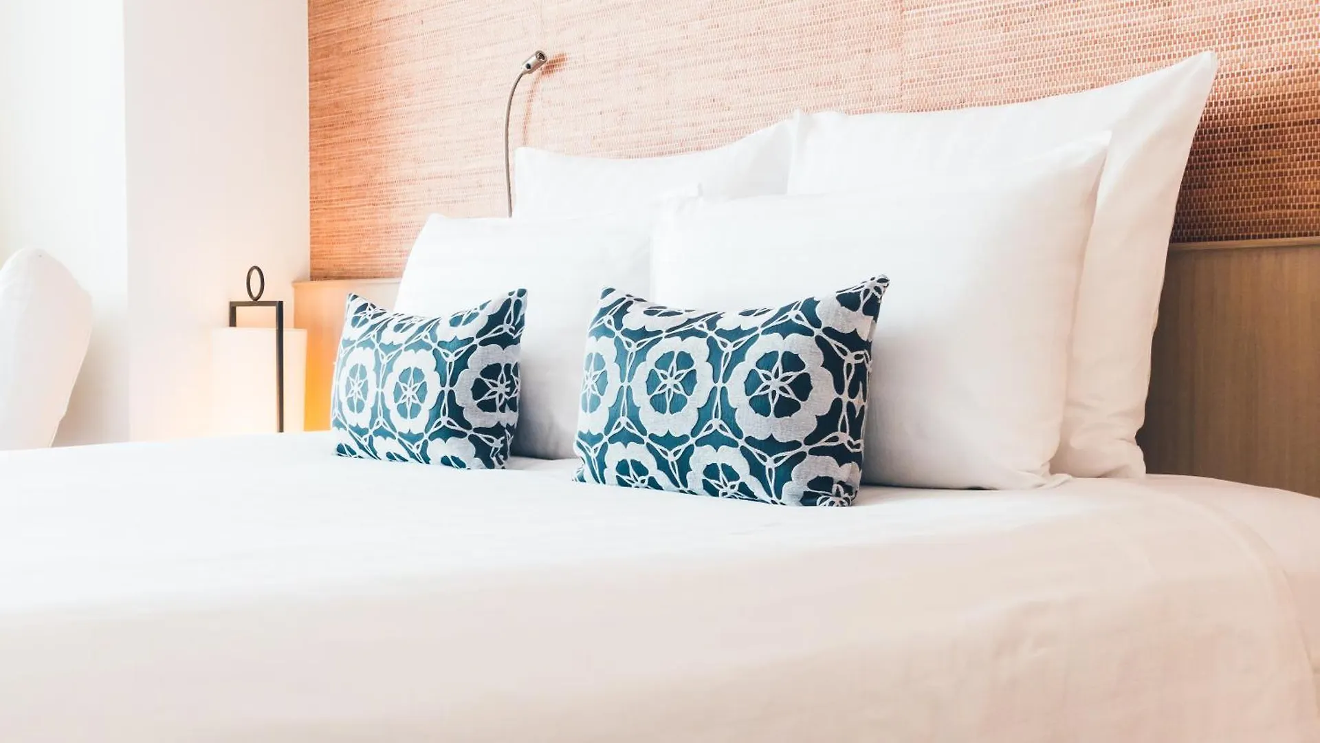 Hotel Rosewood Near Delhi Airport
