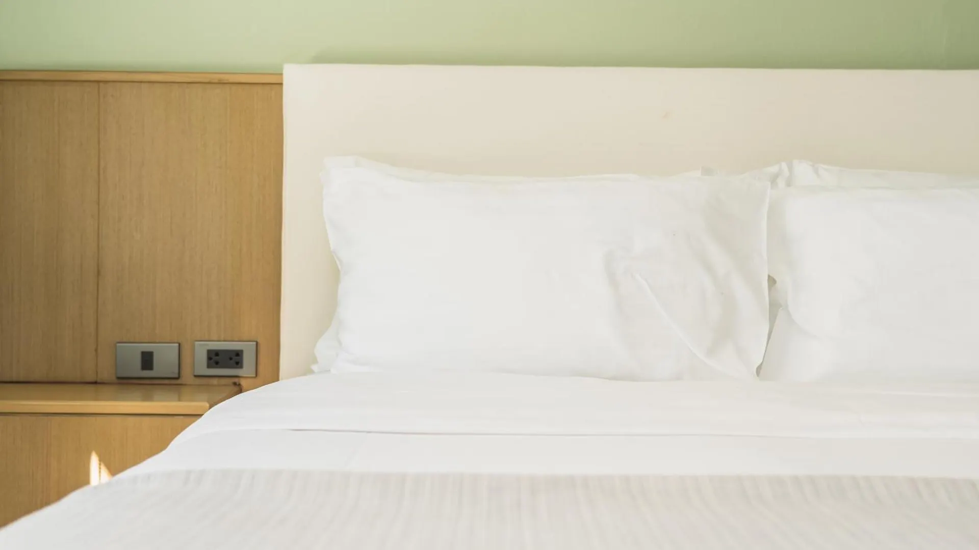 ****  Hotel Rosewood Near Delhi Airport India